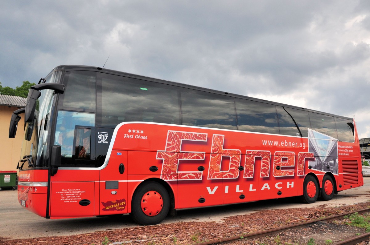 Van Hool T917 Astron von Ebner Reisen aus �sterreich am 12. Juli 2014 in Krems gesehen.