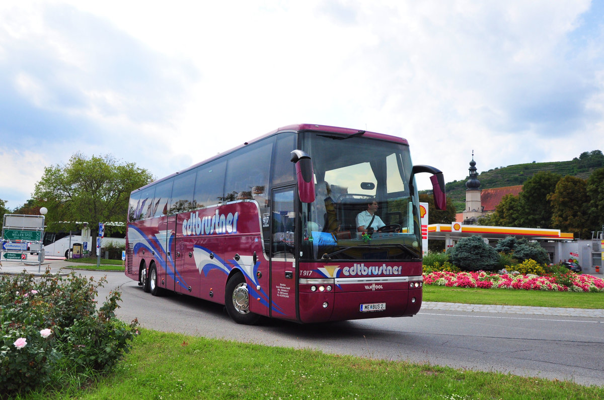 Van Hool T917 Astron von Edtbrustner Reisen aus Nieder�sterreich in Krems unterwegs.