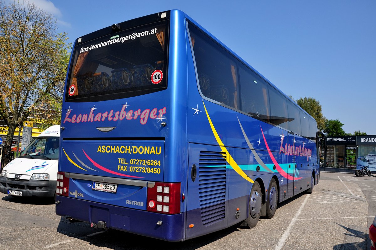 Van Hool T917 Astron von Leonhartsberger Reisen aus �sterreich in Krems.