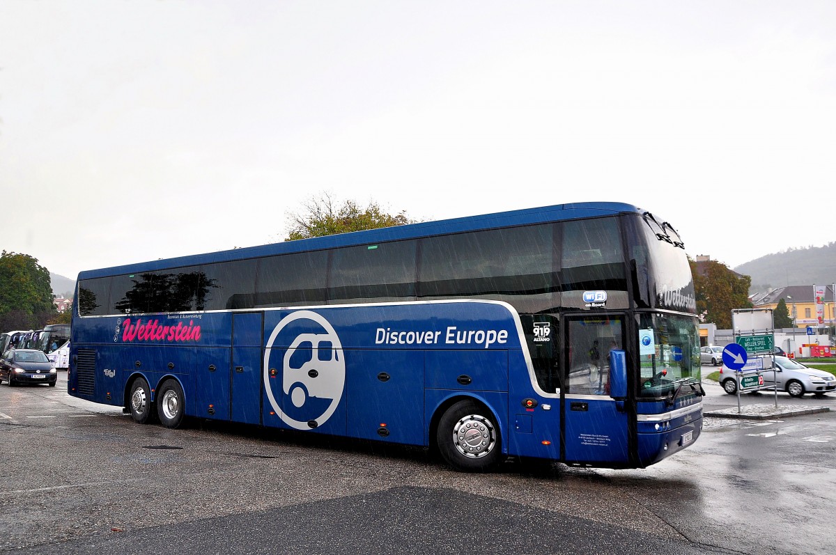 VAN HOOL T919 Altano von Wetterstein Reisen aus Tirol/�sterreich am 9.9.2014 in Krems gesehen.