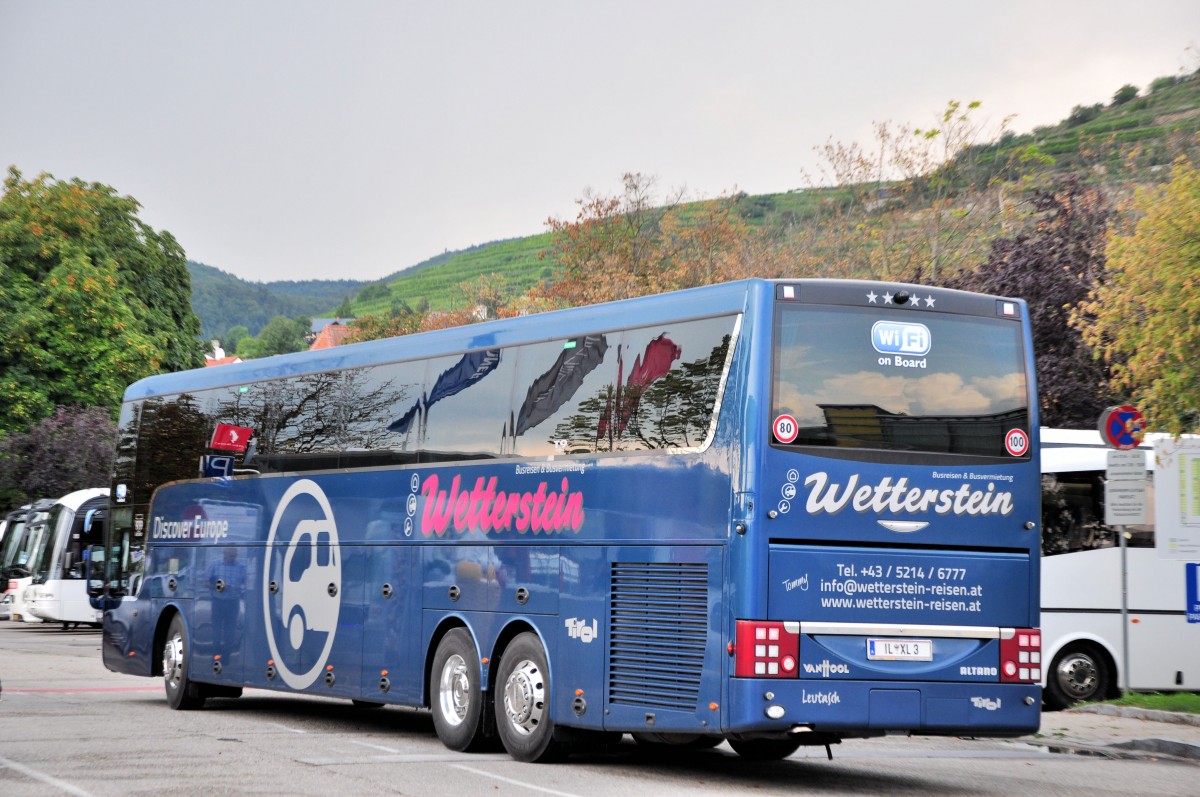 VAN HOOL T919 Altano von Wetterstein Reisen aus Tirol/�sterreich am 9.9.2014 in Krems gesehen.