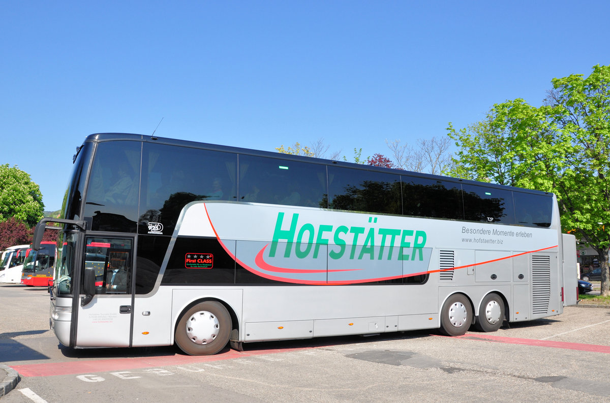 Van Hool TD925 Astromega von Hofst�tter Reisen aus �sterreich in Krems gesehen.