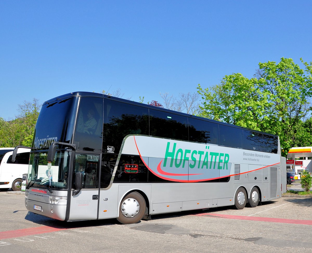 Van Hool TD925 Astromega von Hofst�tter Reisen aus �sterreich in Krems gesehen.