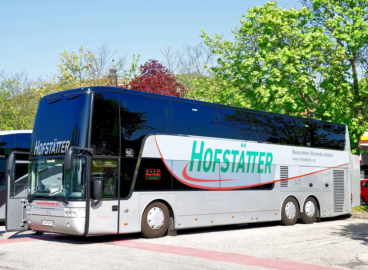Van Hool TD925 Astromega von Hofst�tter Reisen aus �sterreich in Krems gesehen.