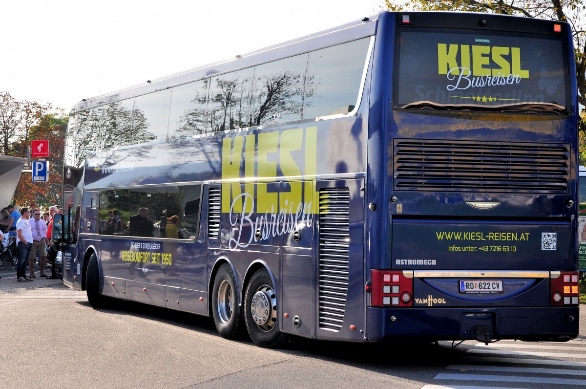 VAN HOOL TX Astromega von Kiesl Reisen aus �sterreich am 12.10.2014 in Krems.
