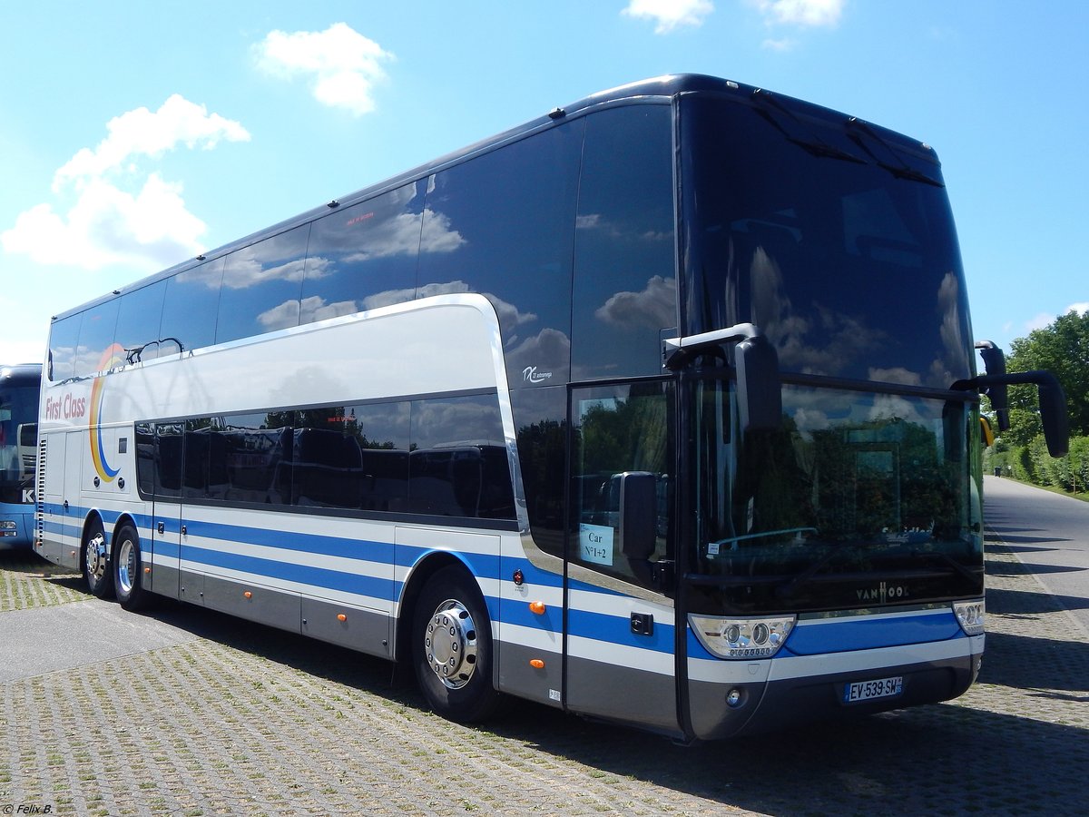 Van Hool TX27 aus Frankreich am Europapark Rust.