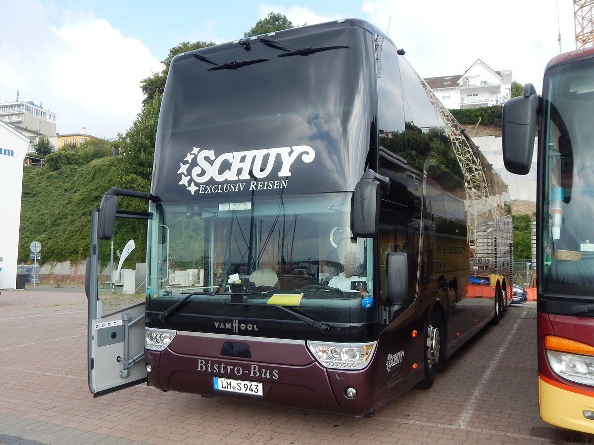 Van Hool TX27 von Schuy aus Deutschland im Stadthafen Sassnitz.