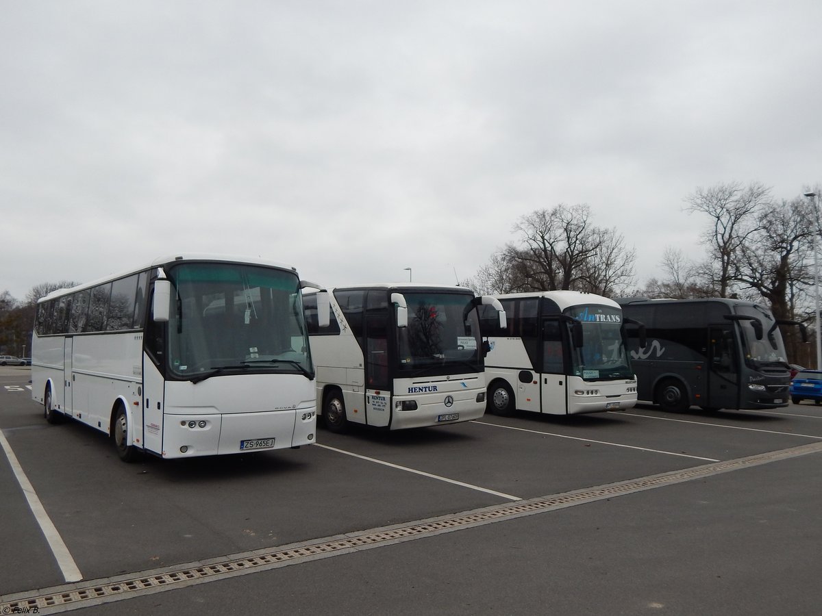 VDL Bova Futura von Czekan und Mercedes Tourismo von Hentur und Neoplan Euroliner von AN-Trans Andrzej Krzysztofik und Volvo 9700 von Partner aus Polen in Neubrandenburg.