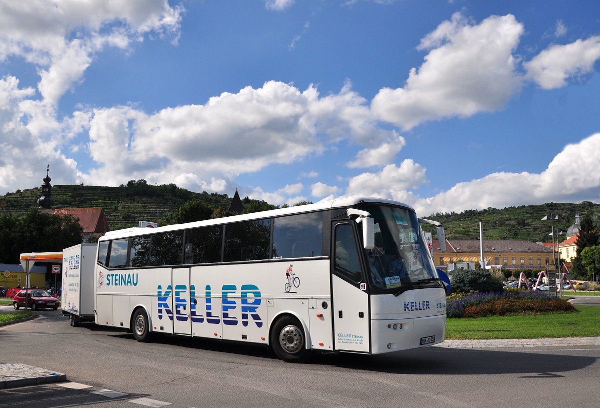 VDL BOVA von KELLER Reisen aus Deutschland mit einem Radanh�nger am 17.August 2014 in Krems gesehen.