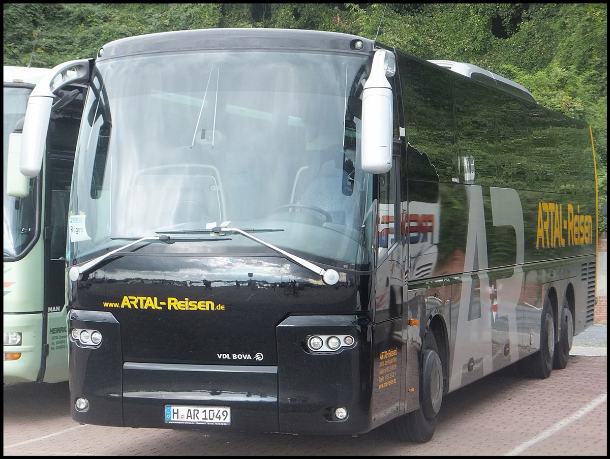 VDL Bova Magiq von Artal-Reisen aus Deutschland im Stadthafen Sassnitz.