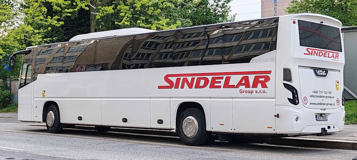 VDL Futura vom Busunternehmen SINDELAR steht im Mai 2024 in Hamburg