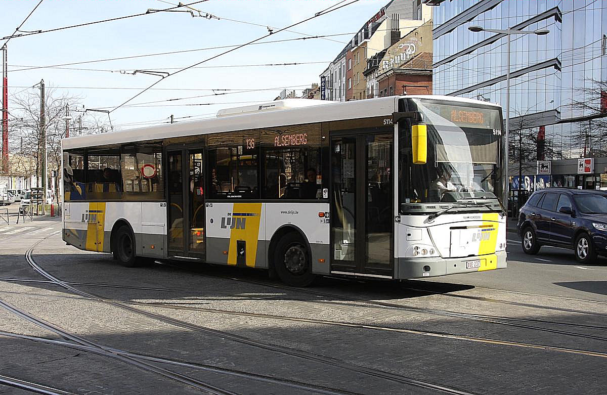 VDL Jonckheere Stadtbus Nr. 5114 in Br�ssel am Bahnhof Midi am 19.3.2014.