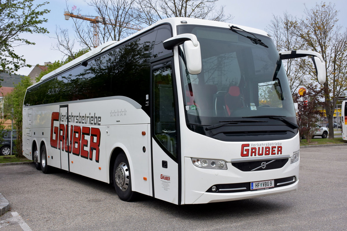 Volo 9900 vom Verkehrsbetrieb GRUBER aus �sterreich in Krems.