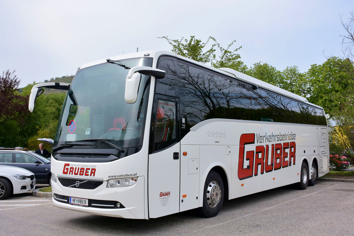 Volo 9900 vom Verkehrsbetrieb GRUBER aus �sterreich in Krems.
