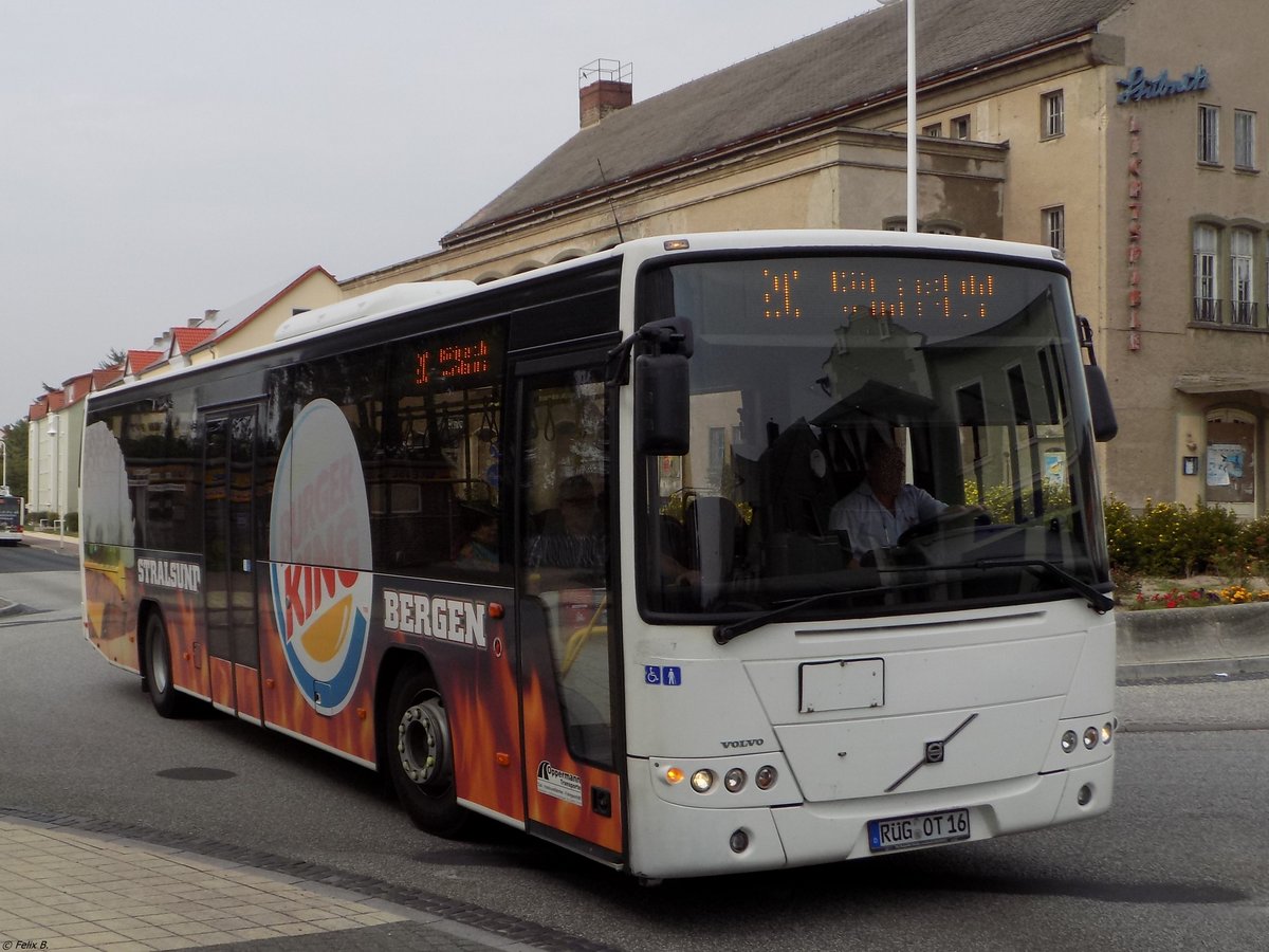 Volvo 8700 der Oppermann Transporte aus Deutschland in Sassnitz.
