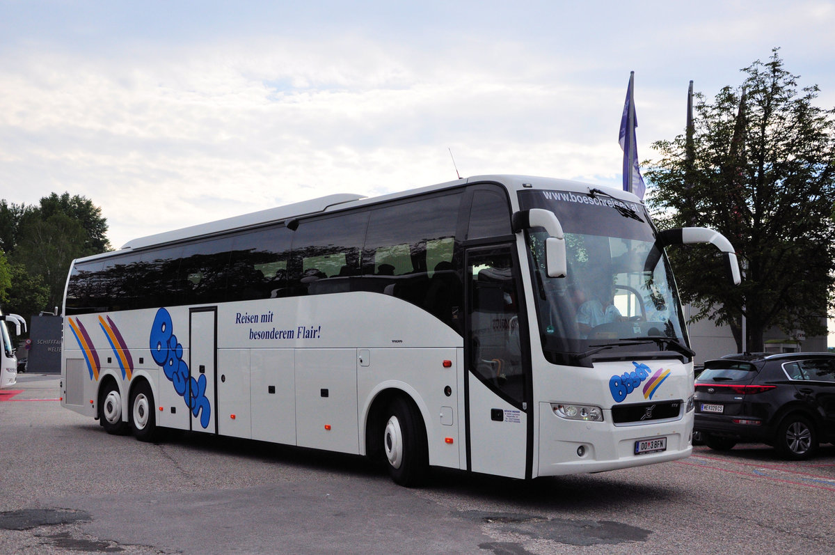 Volvo 9700 von B�sch Reisen aus Vorarlberg/�sterreich in Krems gesehen.