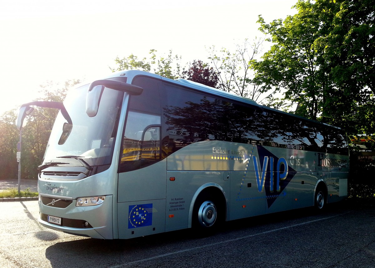Volvo 9700 von Busreisen H�ssinger / �sterreich im Mai 2014 in Krems.