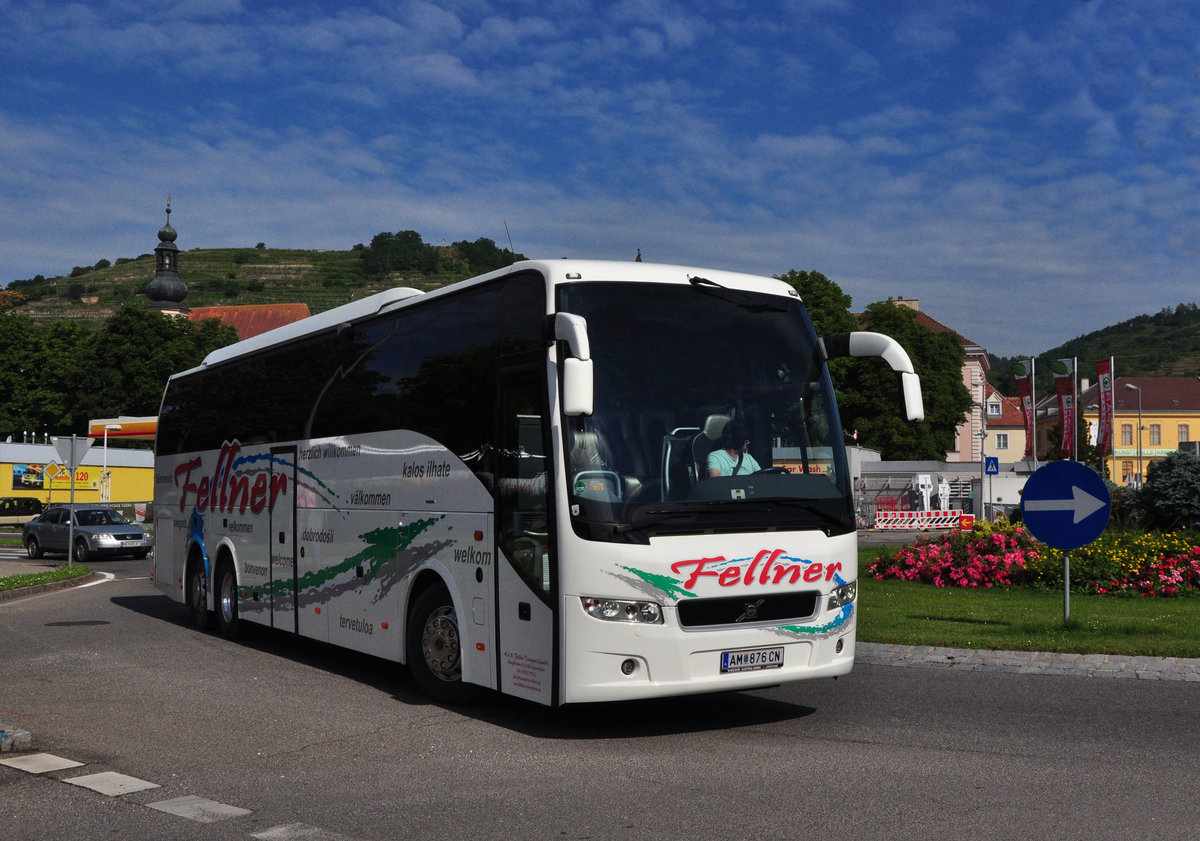 Volvo 9700 von Fellner Reisen aus Nieder�sterreich in Krems gesehen.