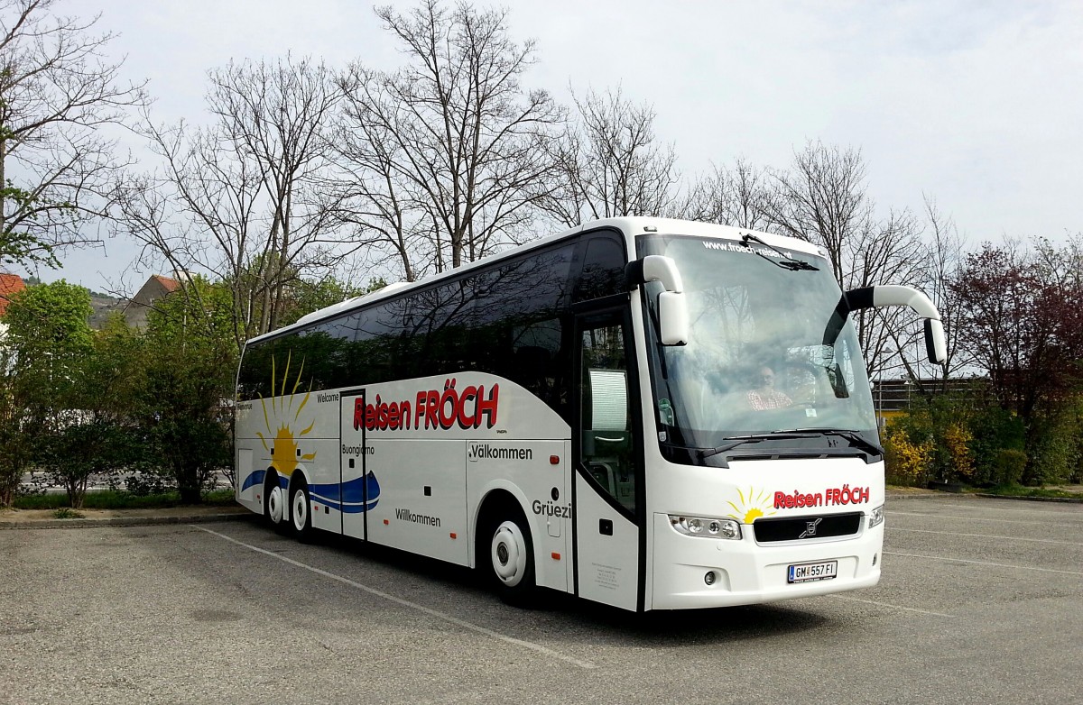 Volvo 9700 von Fr�ch Reisen aus �sterreich am 12.4.2014 in Krems gesehen.