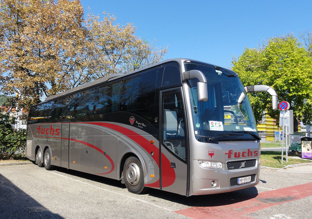 Volvo 9700 von Fuchs Reisen aus �sterreich in Krems gesehen.