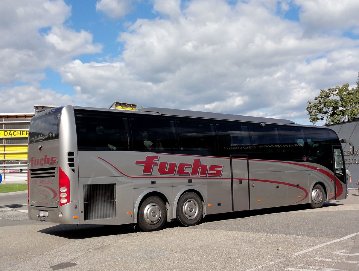 Volvo 9700 von Fuchs Reisen aus �sterreich in Krems gesehen.