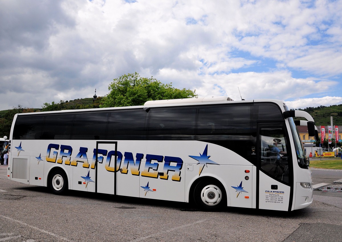 Volvo 9700 von Grafoner Reisen aus �sterreich im Juni 2015 in Krems gesehen.