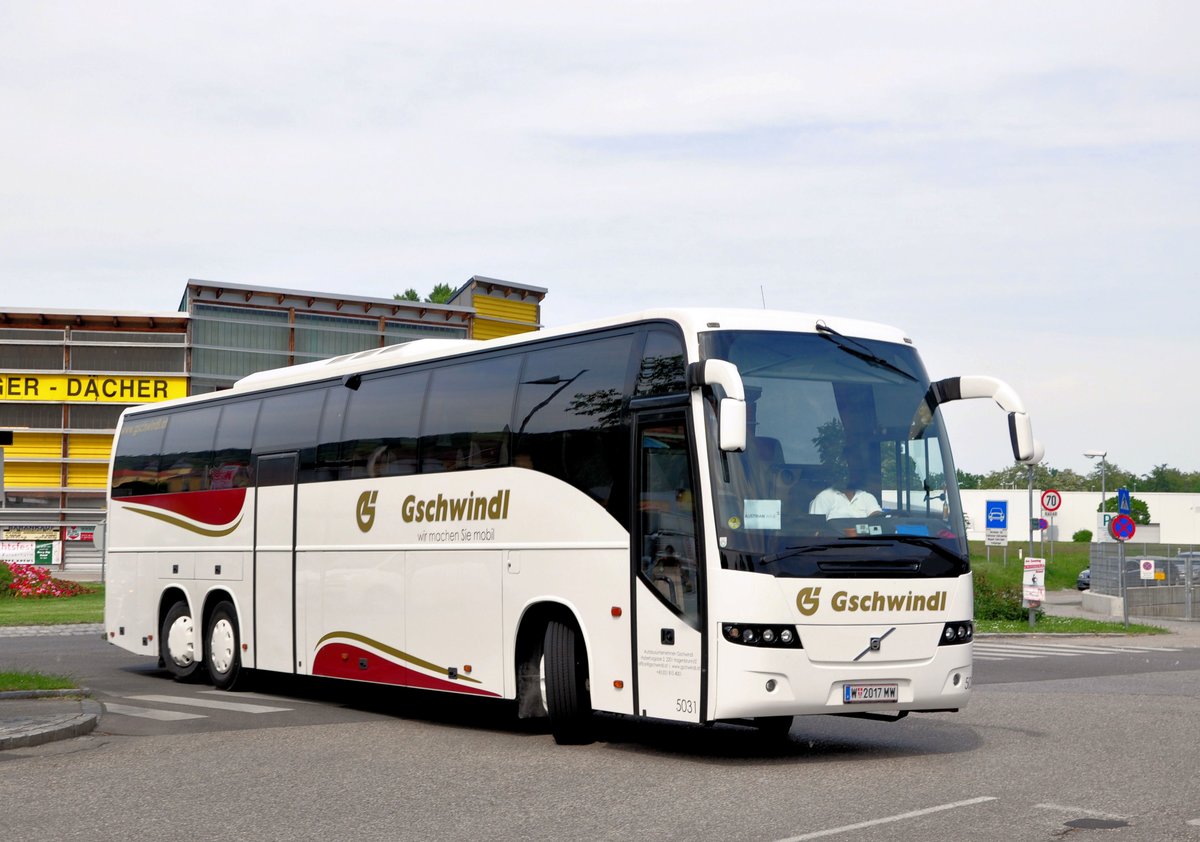 Volvo 9700 von Gschwindl Reisen aus �sterreich in Krems gesehen.