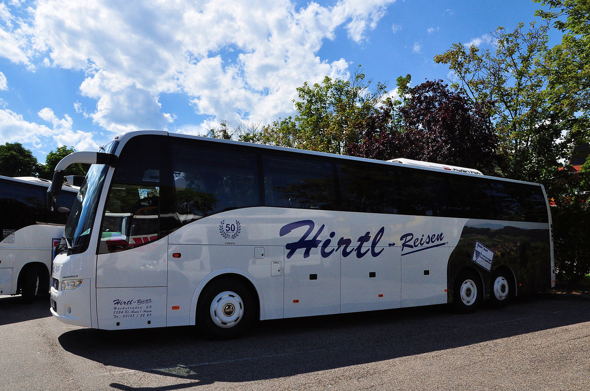 Volvo 9700 von Hirtl Reisen aus �sterreich in Krems gesehen.