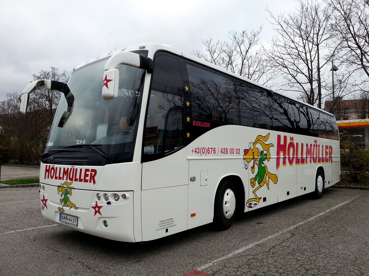 VOLVO 9700 von H�llm�ller Reisen aus �stereich am 22.11.2014 in Krems.