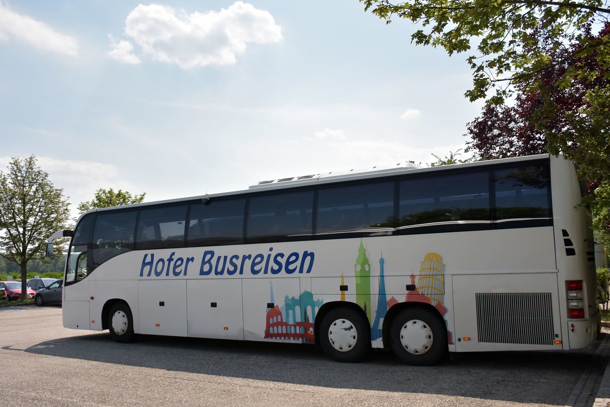 Volvo 9700 von Hofer Busreisen aus �sterreich 2018 in Krems gesehen.