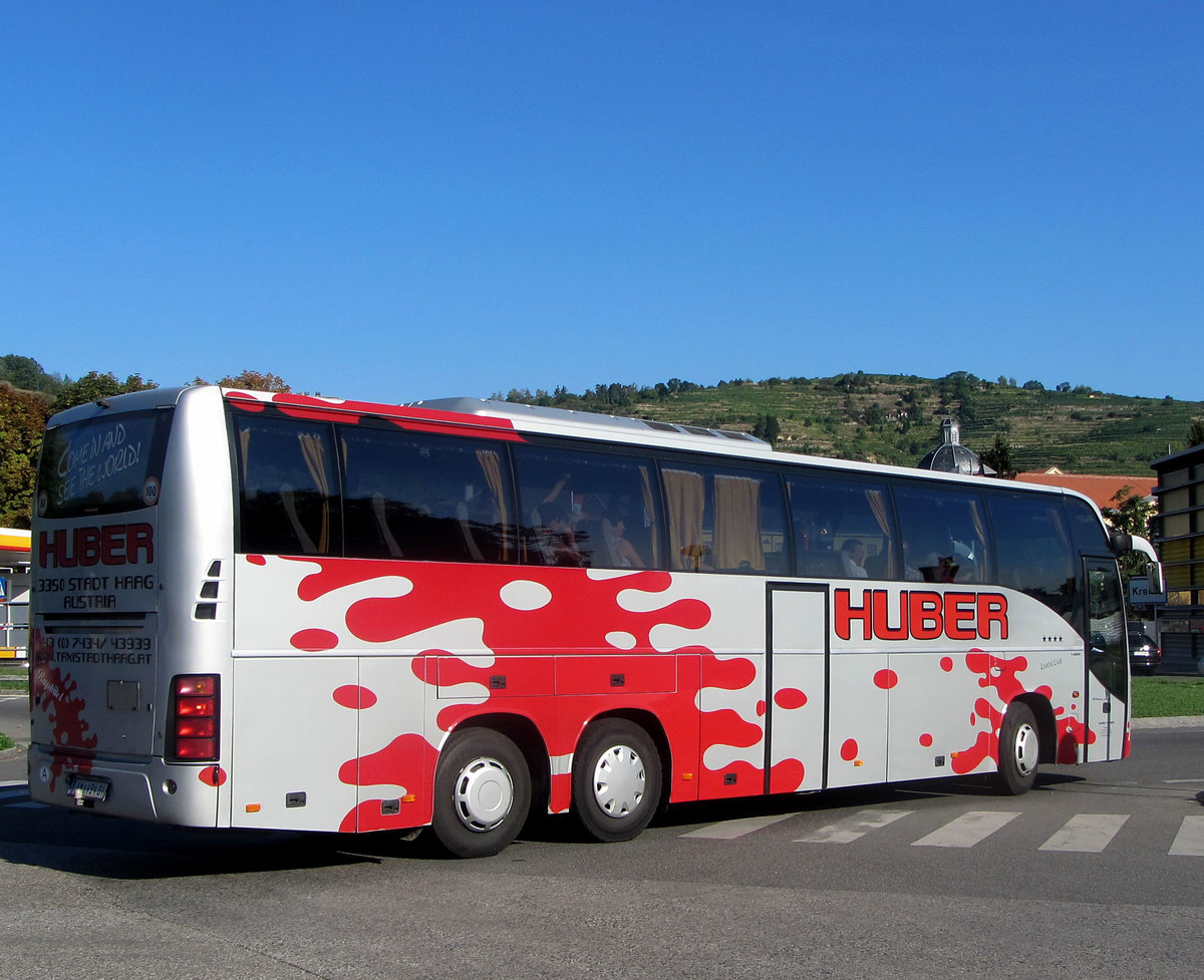Volvo 9700 von Huber Reisen aus �sterreich in Krems gesehen.