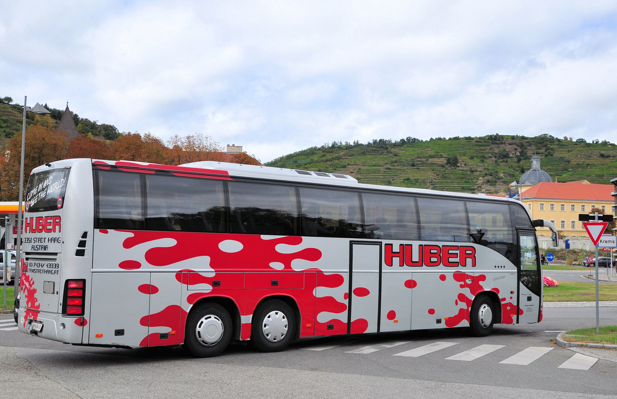 Volvo 9700 von Huber Reisen aus �sterreich in Krems.