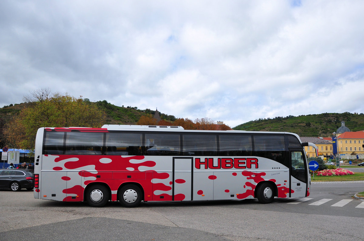 Volvo 9700 von Huber Reisen aus �sterreich in Krems.