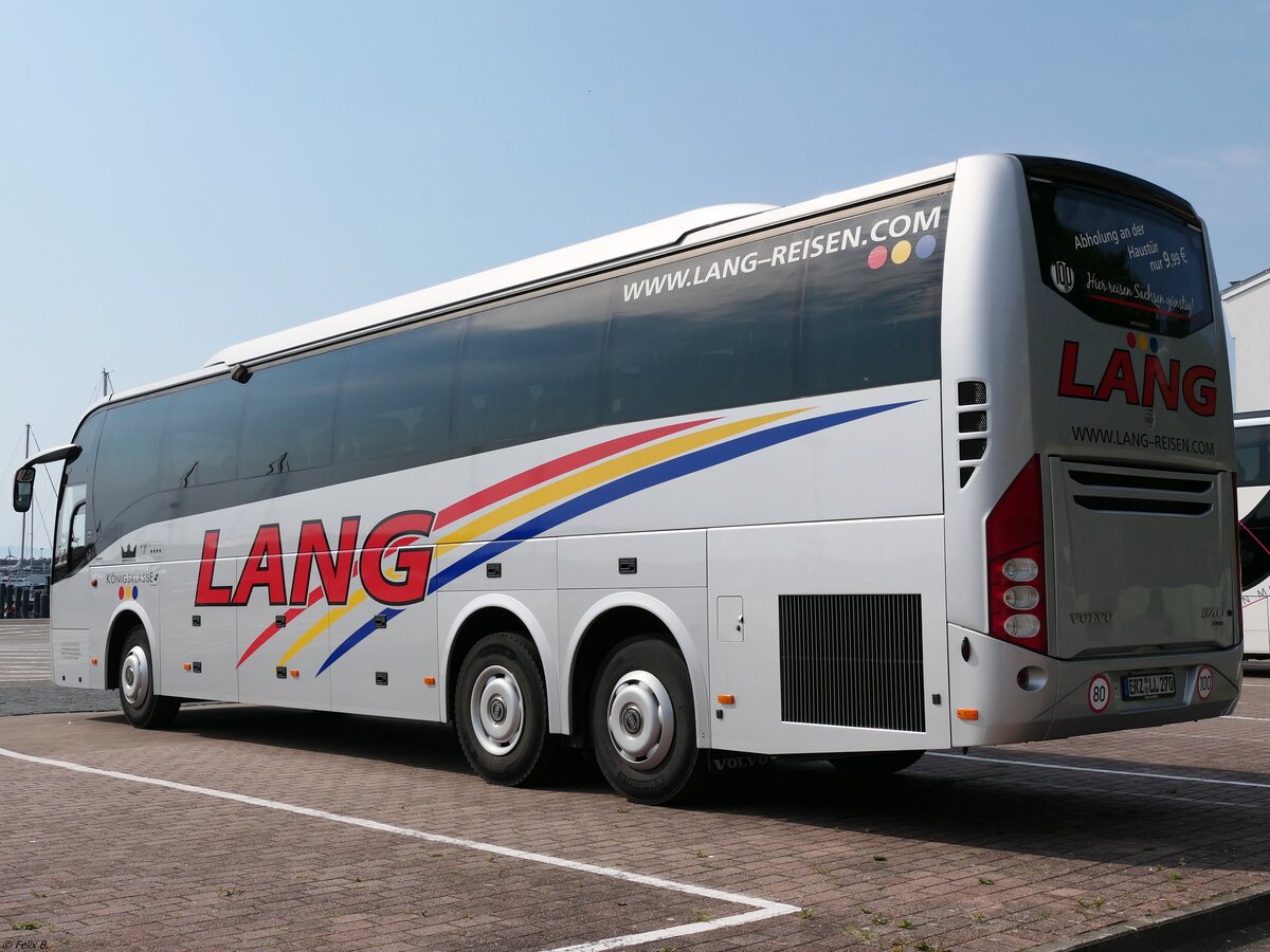 Volvo 9700 von Lang aus Deutschland im Stadthafen Sassnitz.
