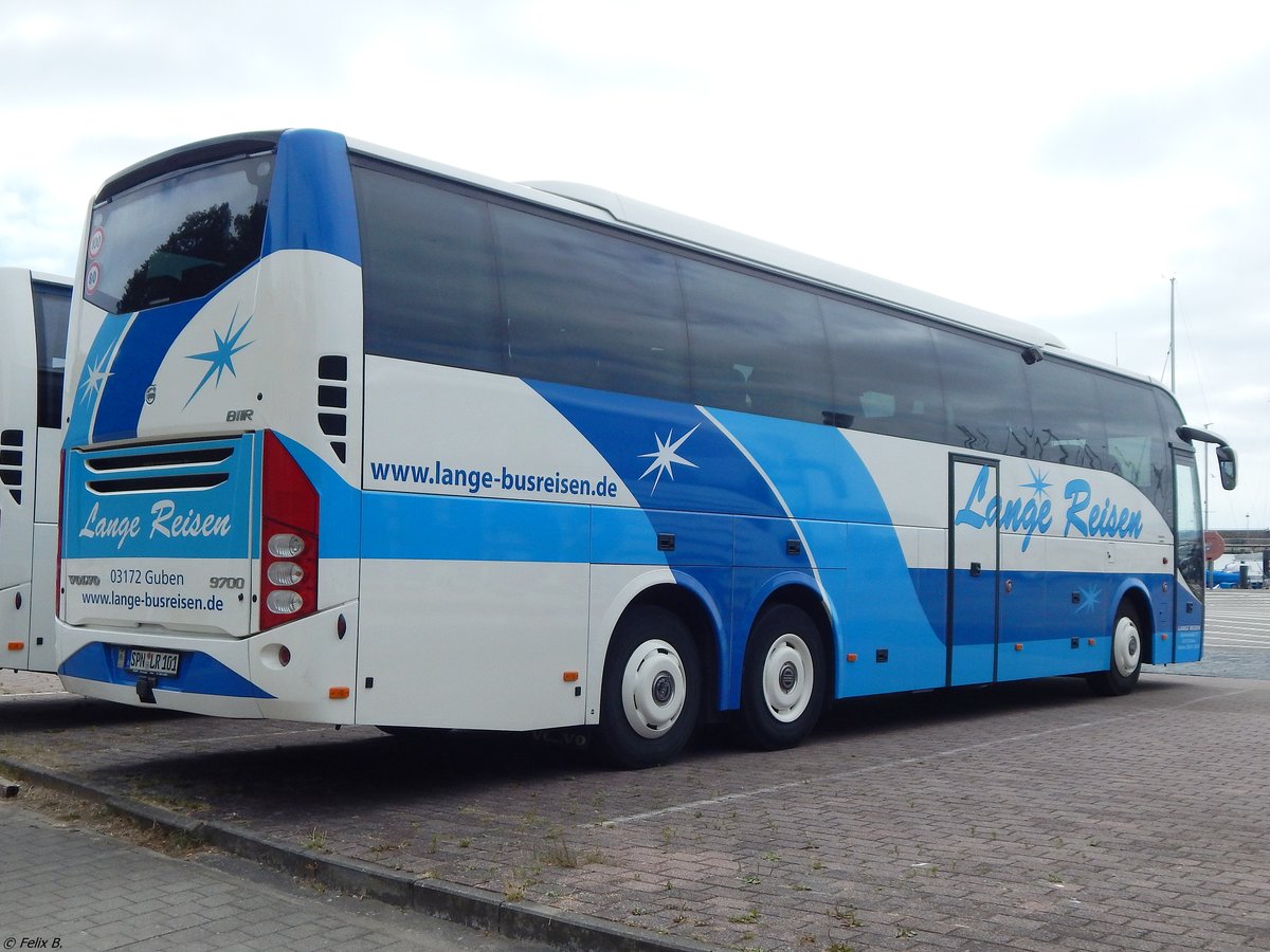 Volvo 9700 von Lange Reisen aus Deutschland im Stadthafen Sassnitz.