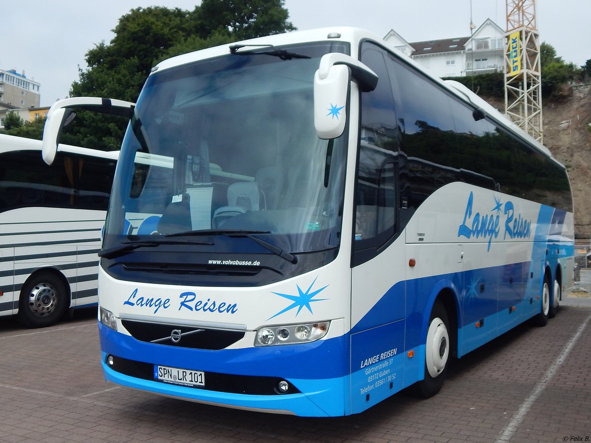 Volvo 9700 von Lange Reisen aus Deutschland im Stadthafen Sassnitz.