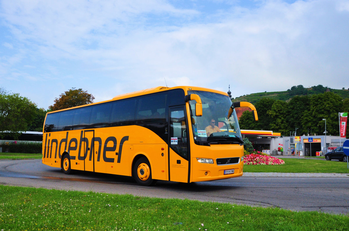 Volvo 9700 von Lindebner Reisen aus �sterreich in Krems gesehen.