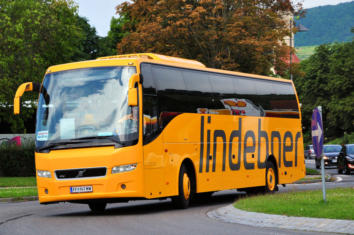 Volvo 9700 von Lindebner Reisen aus �sterreich in Krems gesehen.