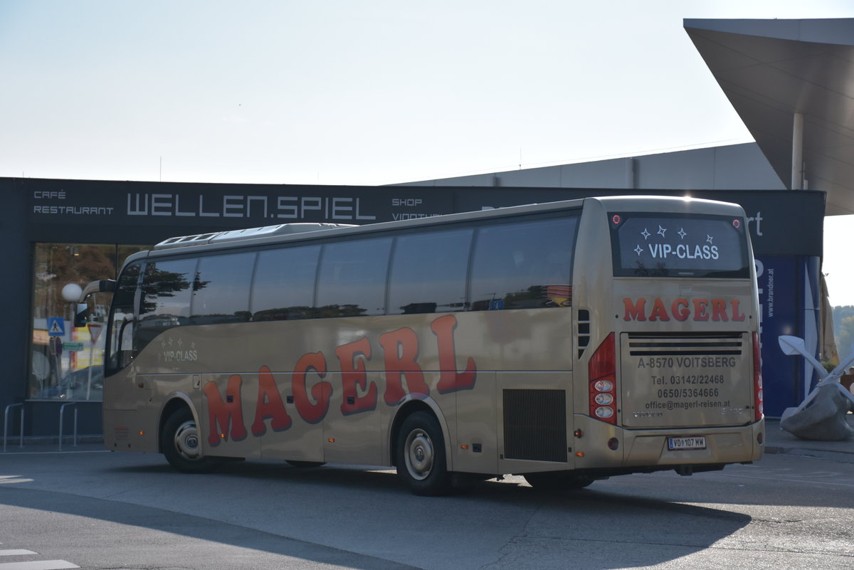 Volvo 9700 von Magerl Reisen aus �sterreich 09/2017 in Krems.