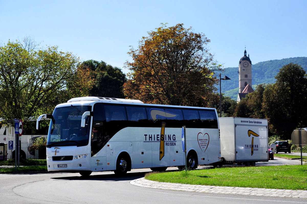 Volvo 9700 mit Radanh�nger von Thiesing Reisen aus der BRD in Krems gesehen.
