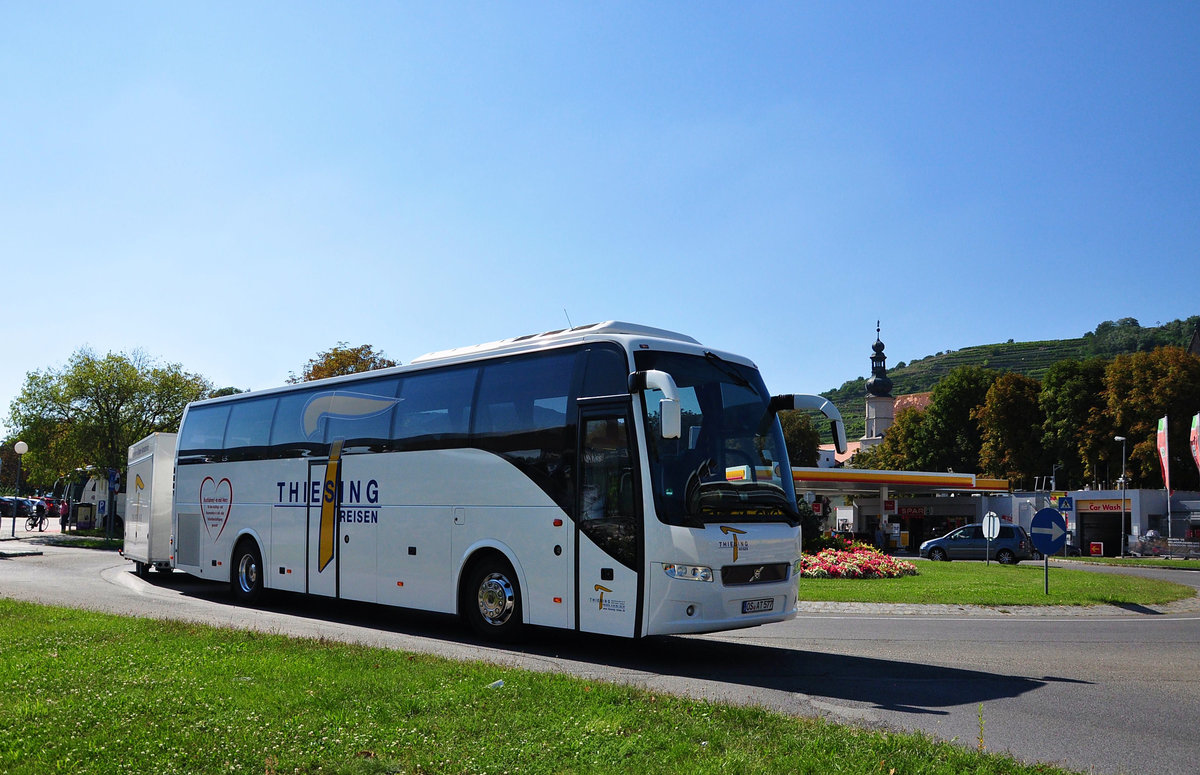 Volvo 9700 mit Radanh�nger von Thiesing Reisen aus der BRD in Krems gesehen.