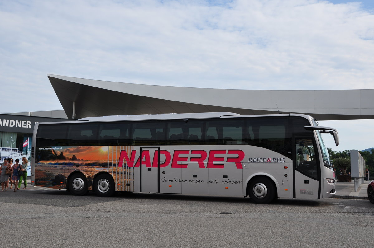 Volvo 9700 von Naderer Reisen aus �sterreich in Krems gesehen.