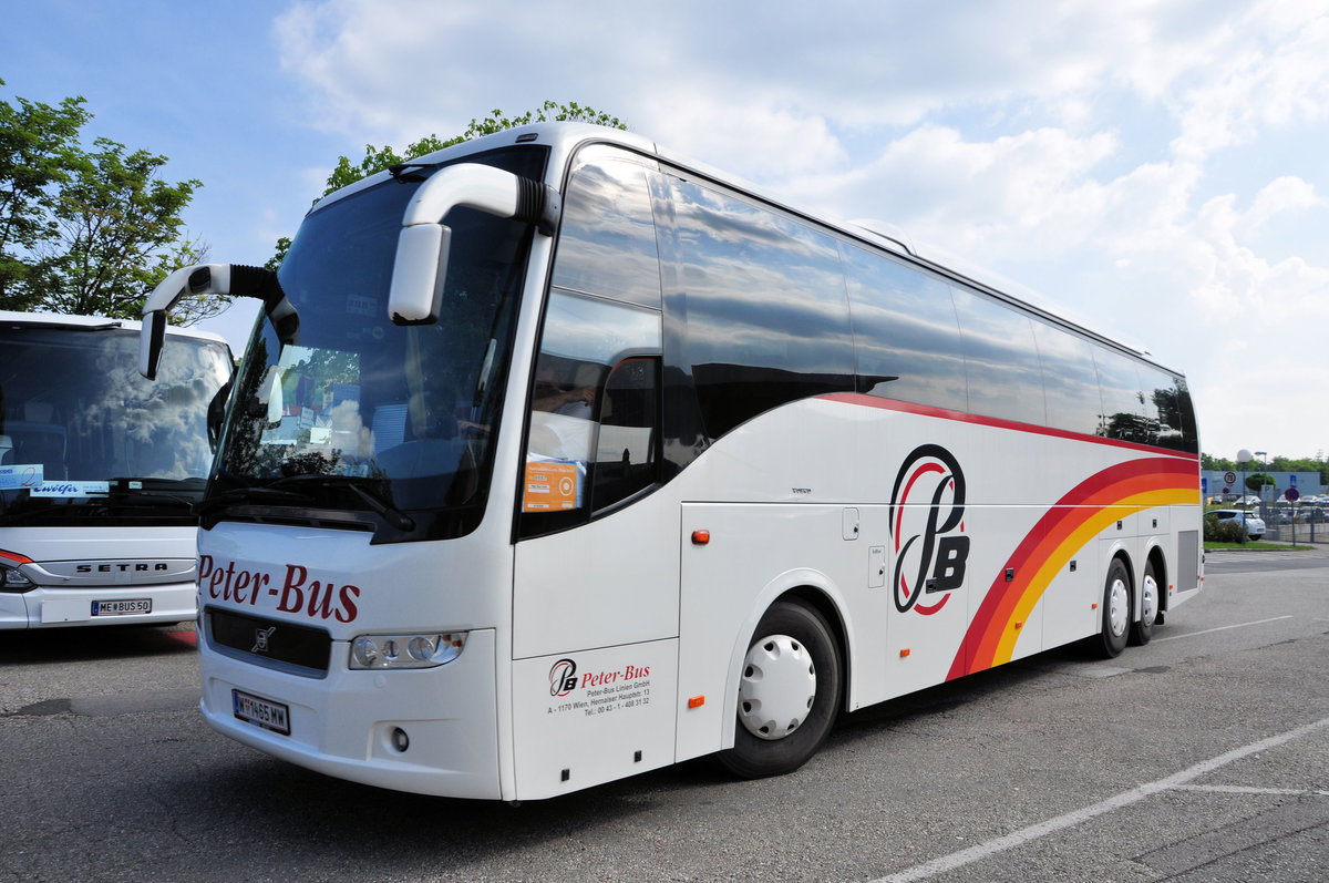 Volvo 9700 von Peter Bus Reisen aus �sterreich in Krems gesehen.