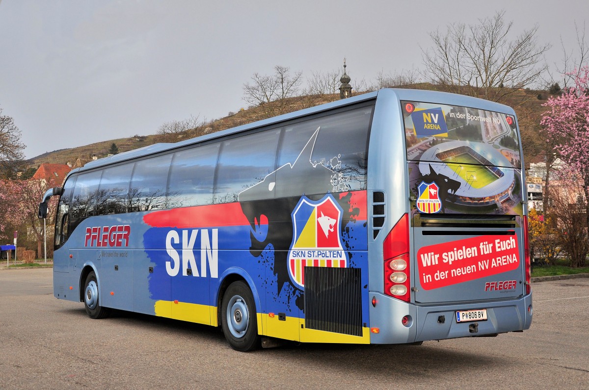 VOLVO 9700 von Pfleger Reisen aus Nieder�sterreich am 6.4.2015 in Krems.