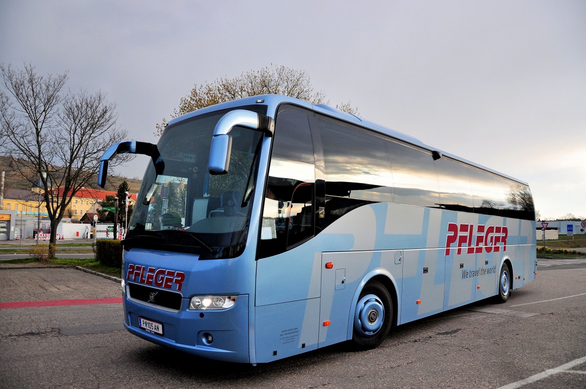 VOLVO 9700 von Pfleger Reisen aus Nieder�sterreich am 6.4.2015 in Krems.