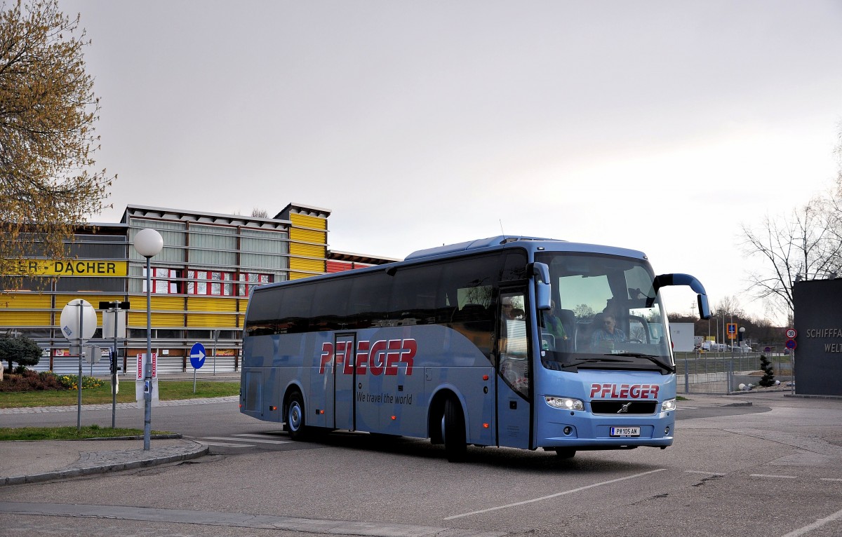VOLVO 9700 von Pfleger Reisen aus Nieder�sterreich am 6.4.2015 in Krems.
