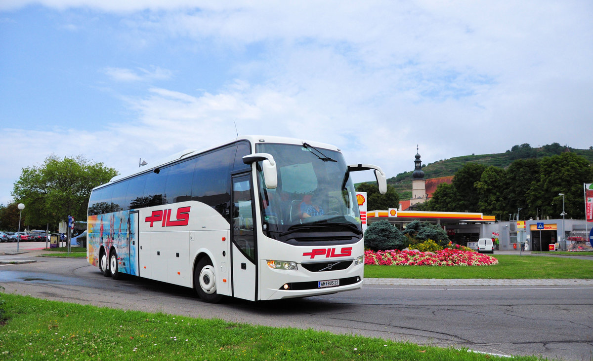 Volvo 9700 von Pils Reisen aus �sterreich in Krems gesehen.