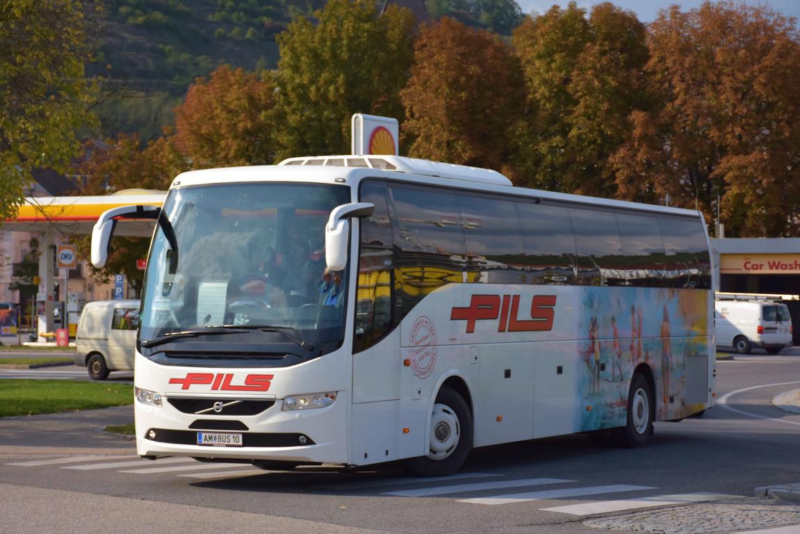 Volvo 9700 von PILS Reisen aus �sterreich 09/2017 in Krems.