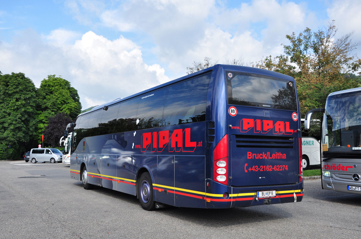 Volvo 9700 von PIPAL Reisen aus �sterreich in Krems gesehen.