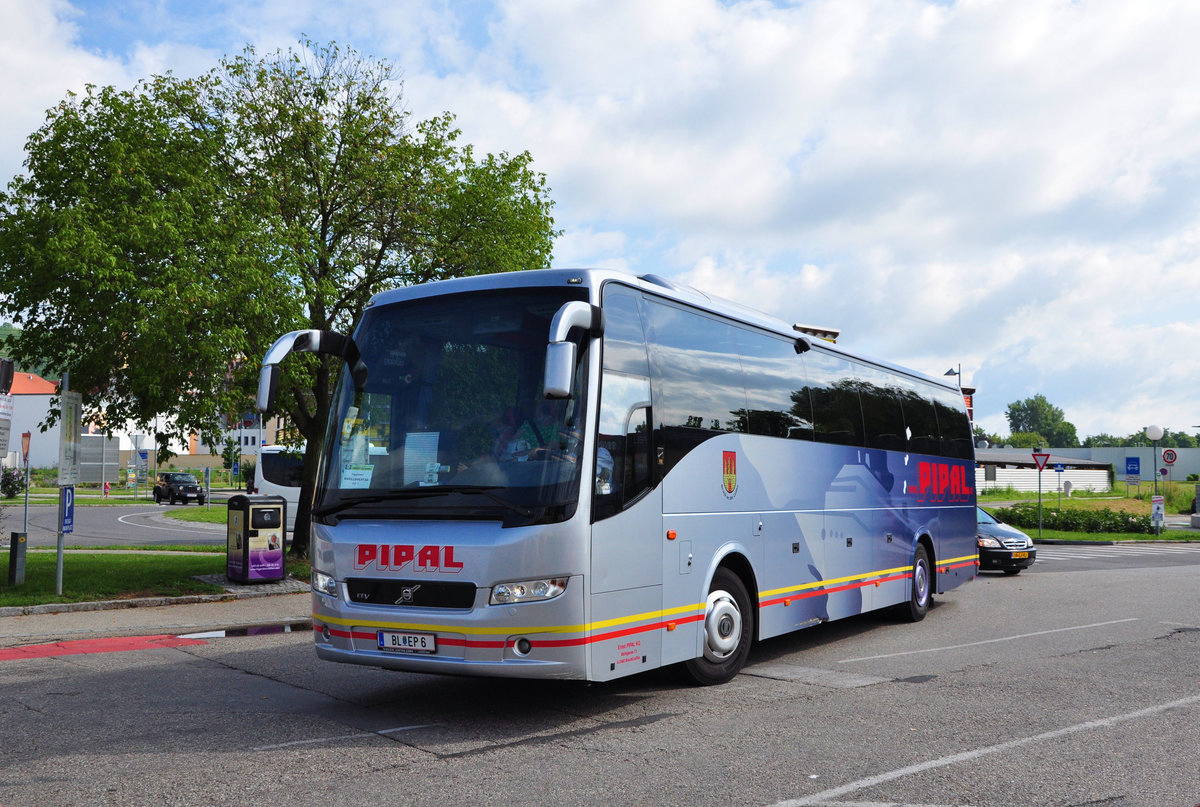 Volvo 9700 von PIPAL Reisen aus �sterreich in Krems gesehen.